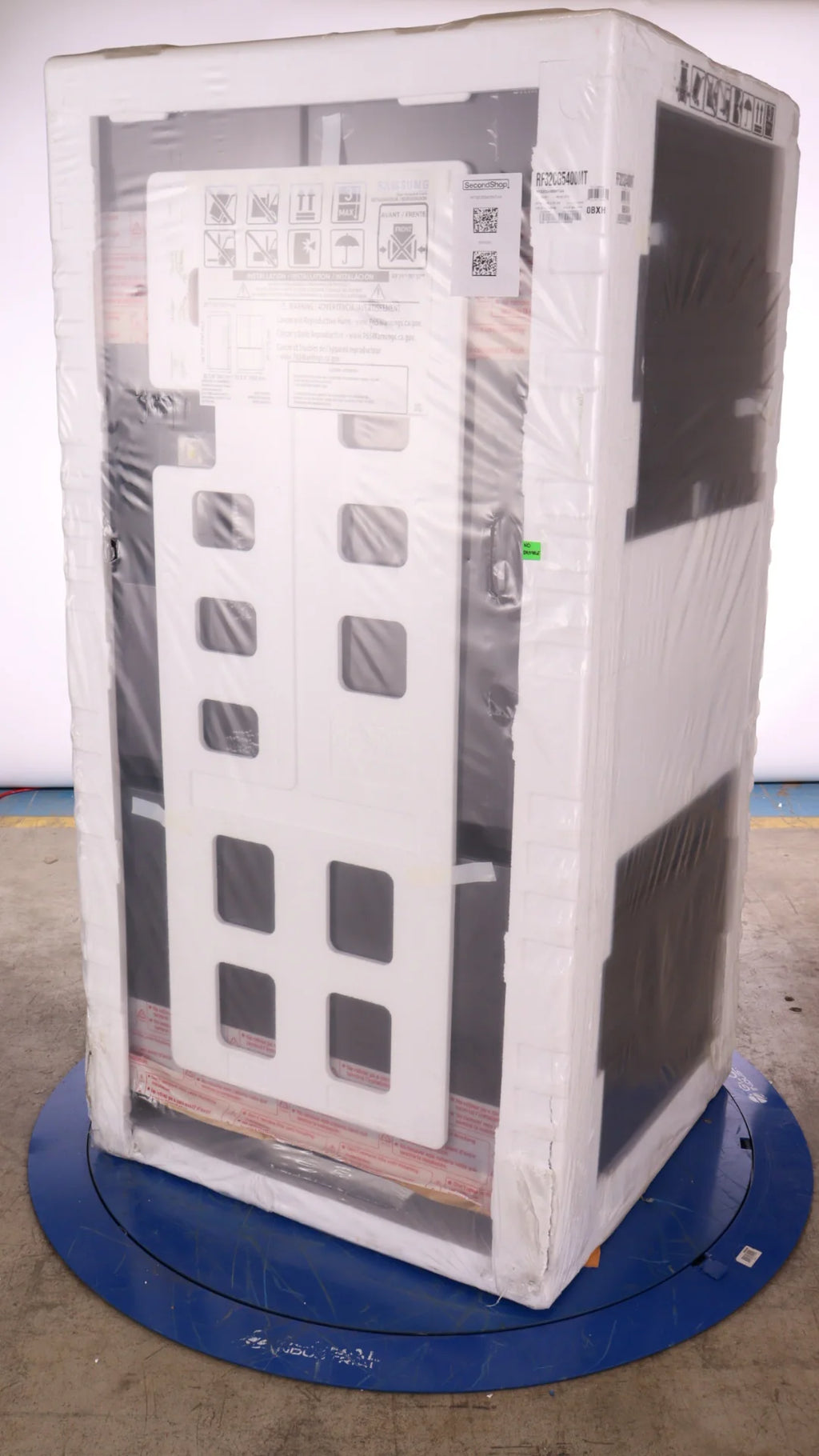 36 In. 30.5 Cu. Ft. Matte Black Steel 3 Door French Door Refrigerator W248