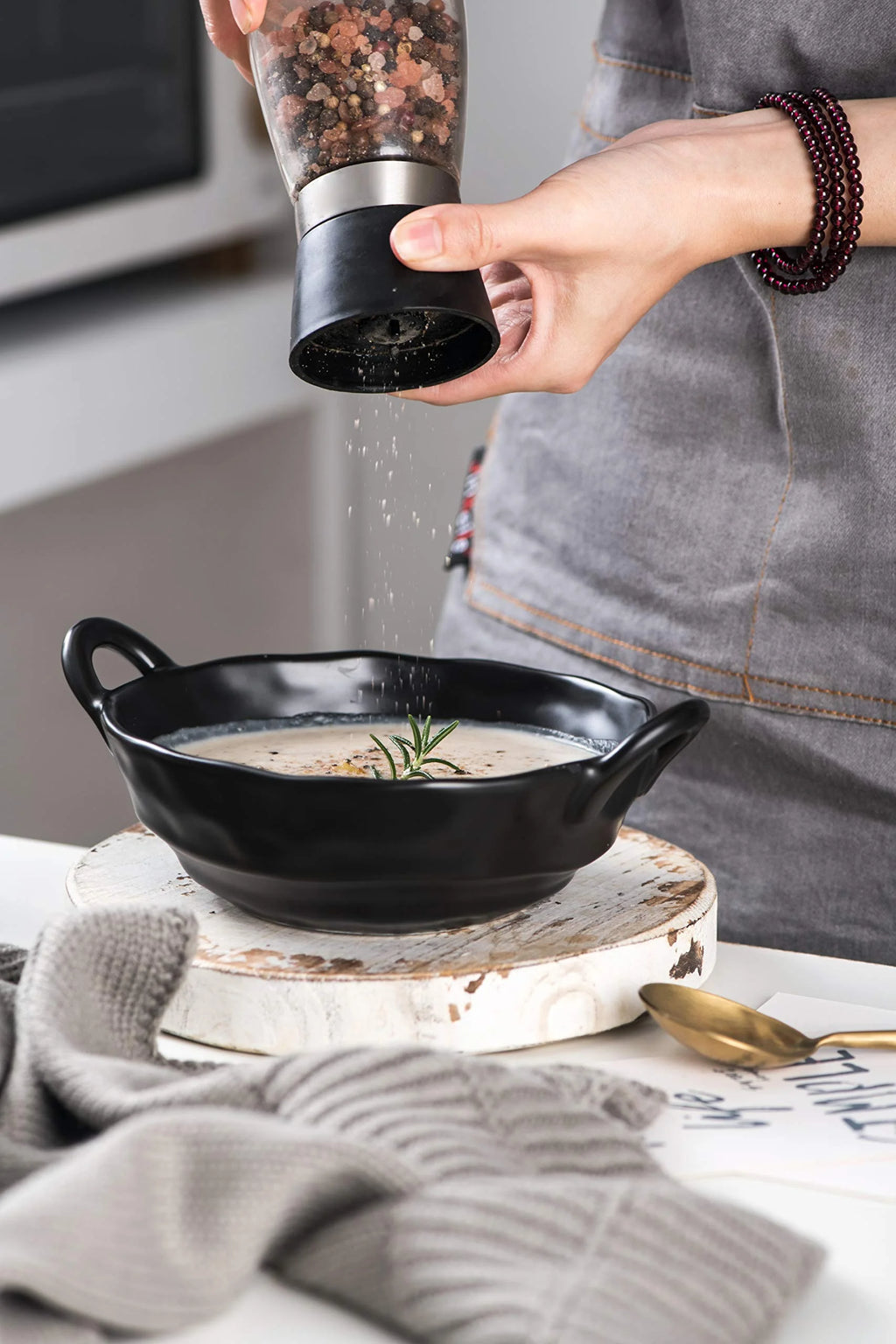 Black Ceramic Matte Glazed Bowls Set of 4 U802950
