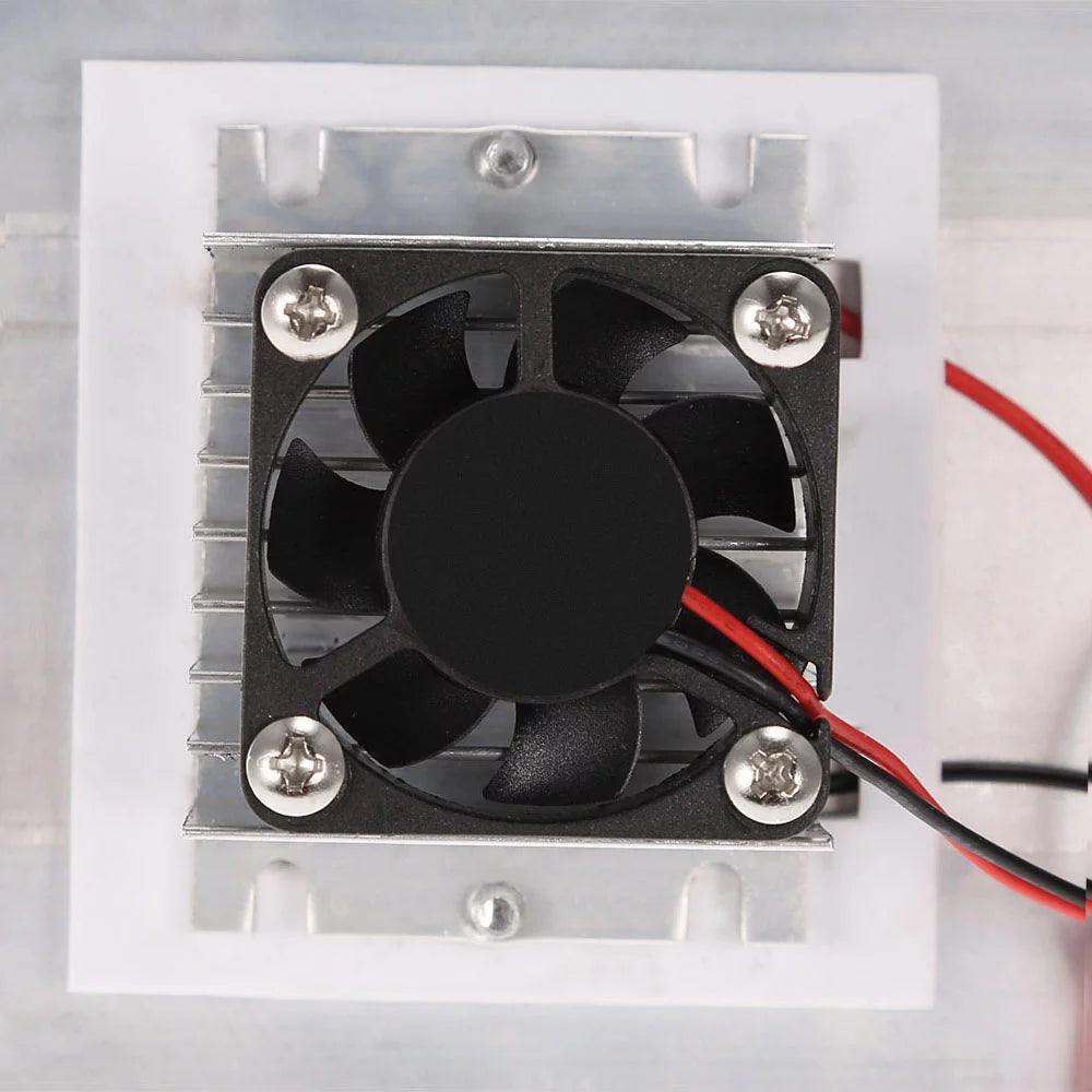 Thermoelectric Peltier Cooling System with Double Fans and Large Radiator E581
