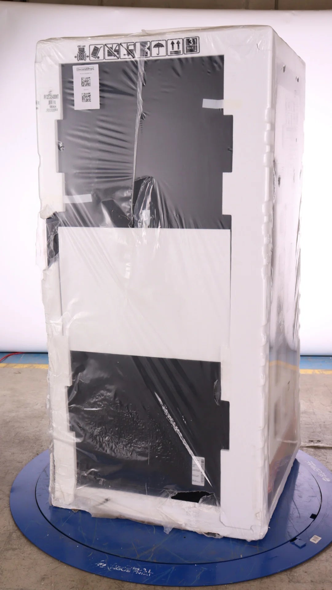 36 In. 30.5 Cu. Ft. Matte Black Steel 3 Door French Door Refrigerator W248