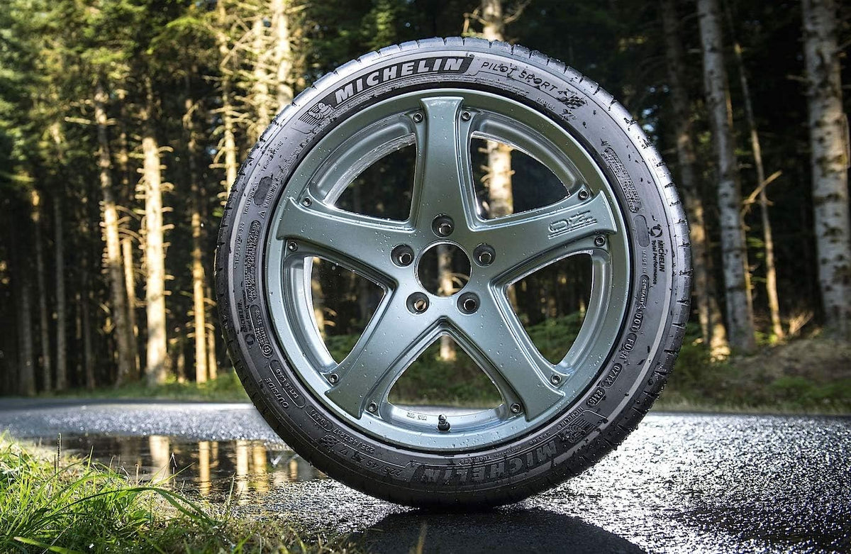 Summer Radial Car Tire 215/40R18 85Y V32785