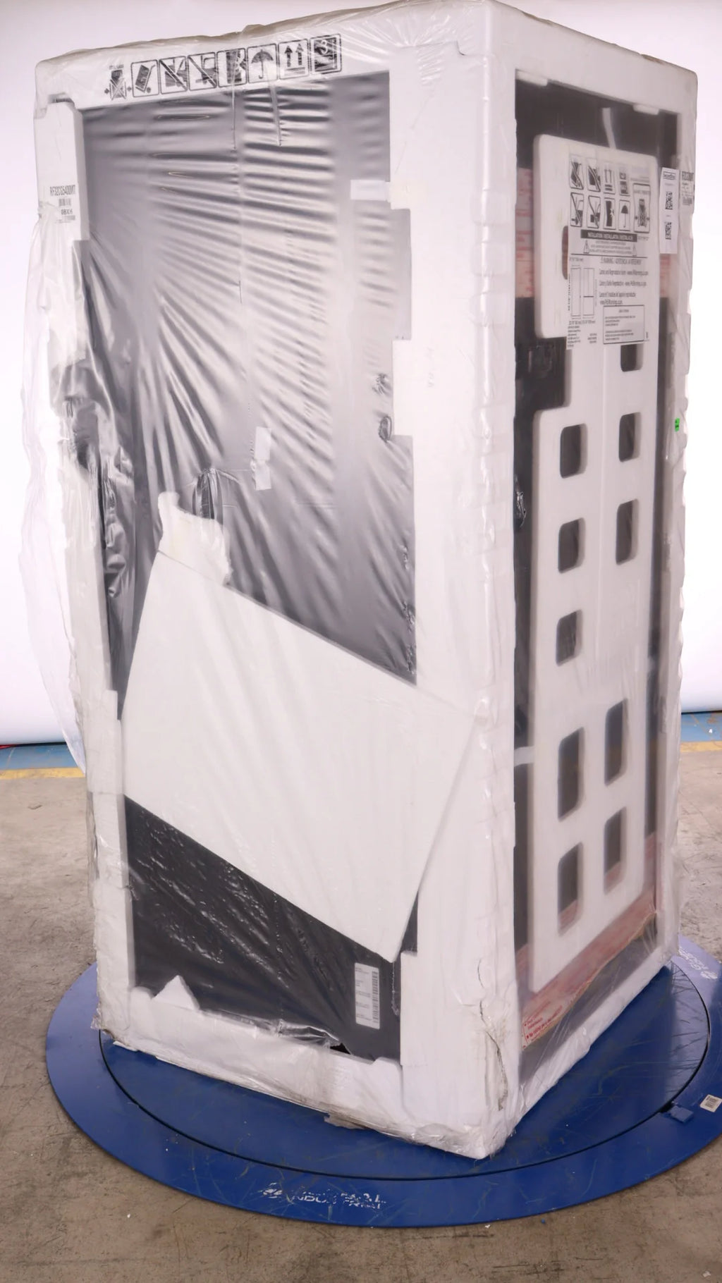 36 In. 30.5 Cu. Ft. Matte Black Steel 3 Door French Door Refrigerator W248