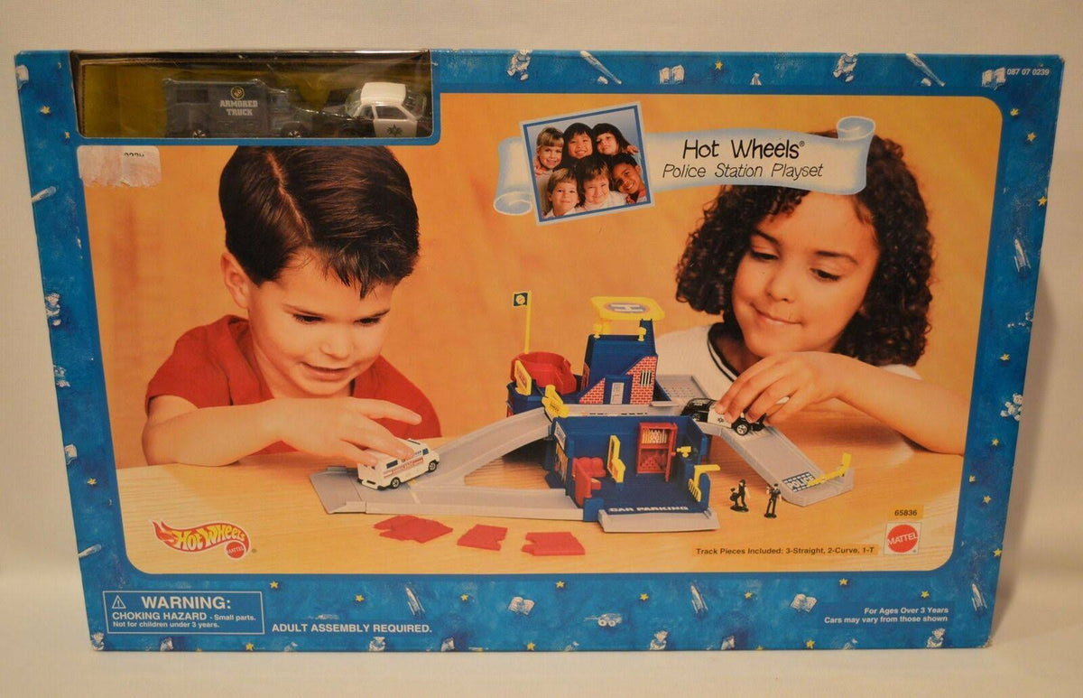 Vintage Hot Wheels Police Station Portable Playset with 2 Cars K47760